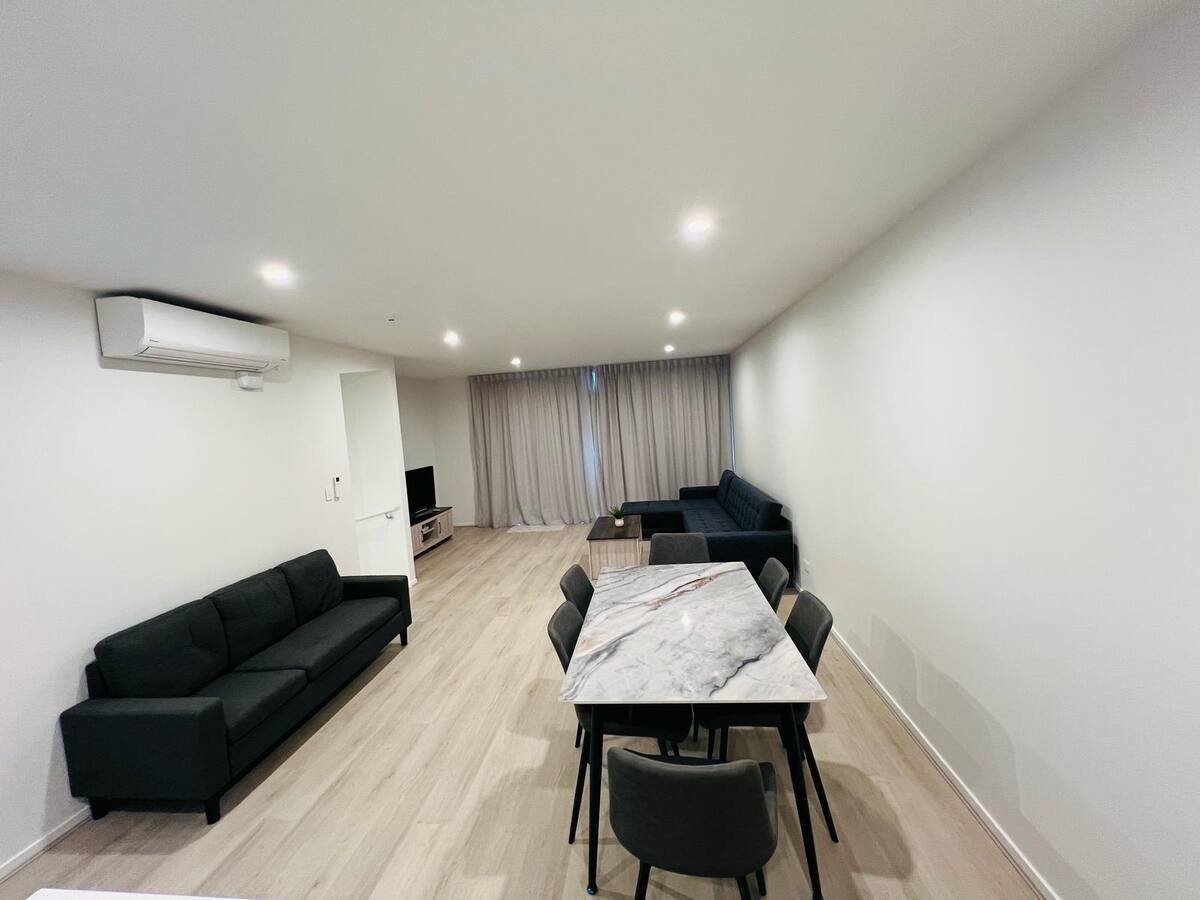 hut central brand new 3